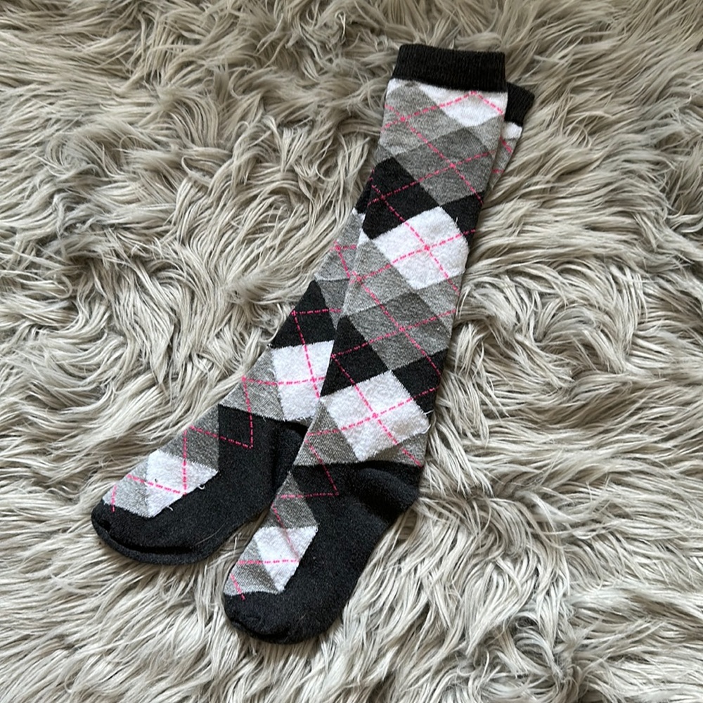 🩷🩶 FREE Plaid Socks Size 6